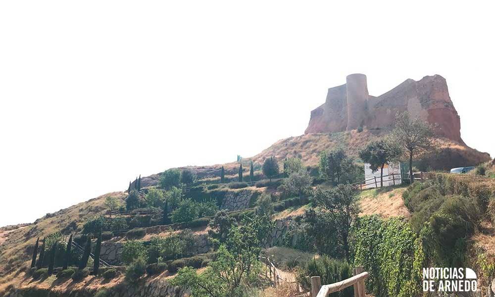 Aspecto actual del Castillo de Arnedo y una de sus laderas (Agosto de 2018)