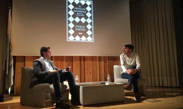 Javier García Ibañez y Pablo Simón en la Casa de Cultura de Arnedo