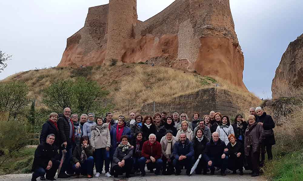 Alumnos arnedanos de la Universidad de la Experiencia 2018/2019 en el Castillo de Arnedo