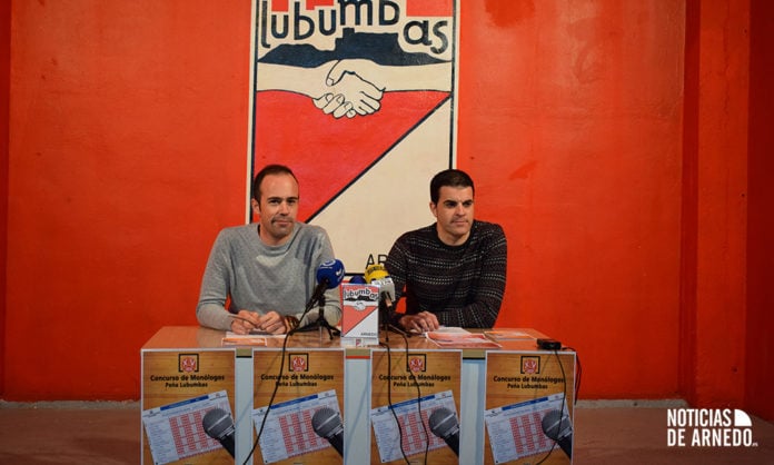 El presidente de la peña Lubumbas, Álvaro Solana, acompañado por el portavoz, Sergio Villoslada