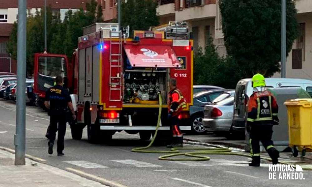 Bomberos del CEIS Rioja en incendio de contenedor en Arnedo