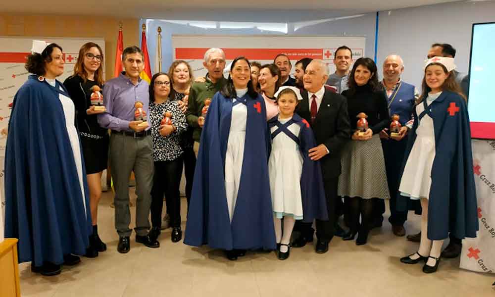 Foto de familia de galardonados en el Día del Voluntariado de Cruz Roja en La Rioja 2019