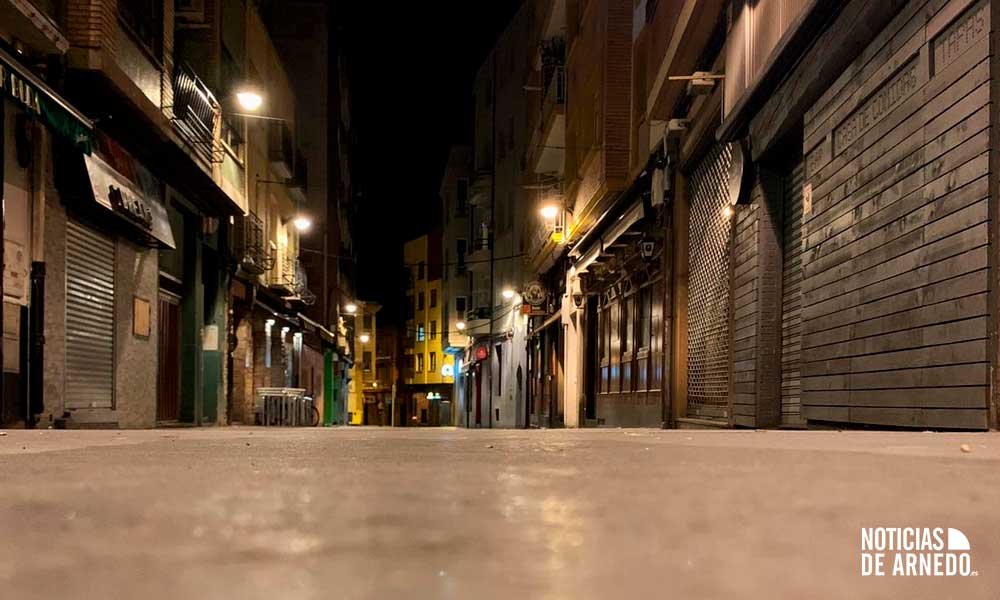 Las calles de Arnedo, vacías en la noche del viernes 13 de marzo de 2020 (Imagen A.Y.B.)