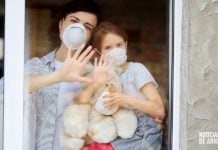 Sarna en una escuela infantil de Arnedo: cómo actuar y qué deben saber las familias Familia confinada, con mascarilla, por la pandemia del Covid-19