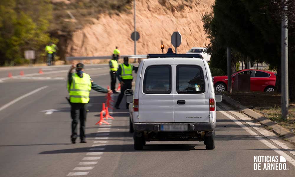 Control policial en la LR-115 en Arnedo durante el primer confinamiento perimetral