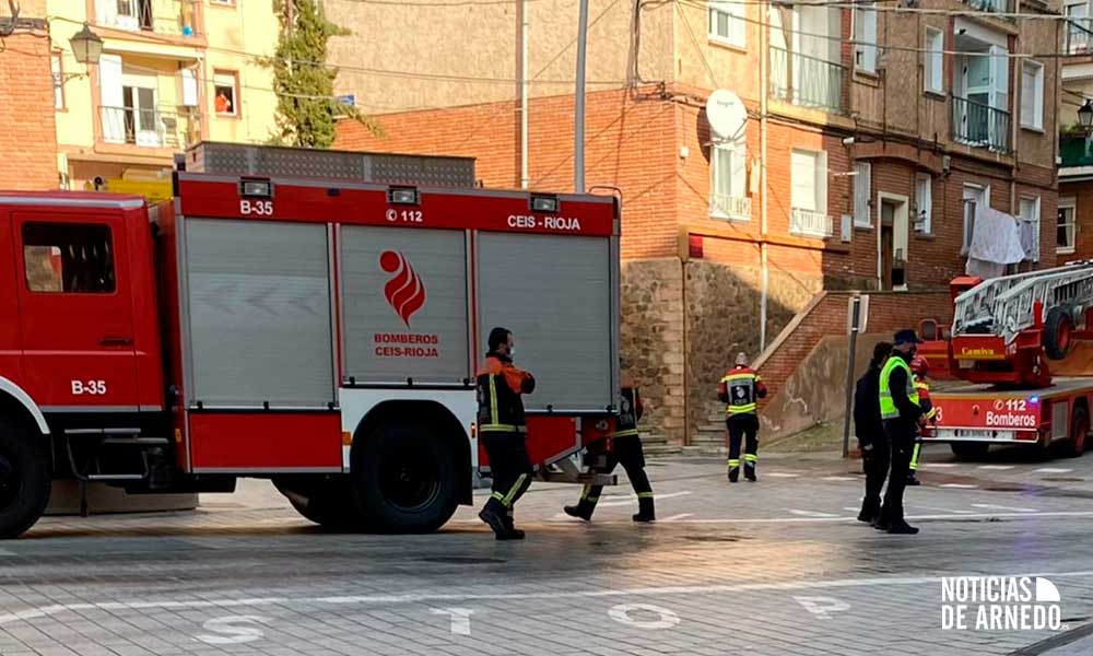 Bomberos del CEIS Rioja en el incendio de Plaza San Vicente de Arnedo