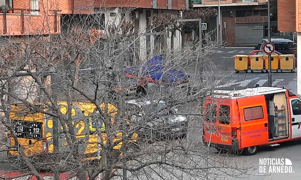 Recursos de Emergencia en la calle Aragón de Arnedo donde se ha precipitado una persona