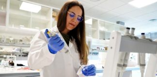 La arnedana Carmen Bretón se doctora con una tesis sobre vacunas experimentales contra el cáncer Arnedana Carmen Bretón @ Universidad de La Rioja
